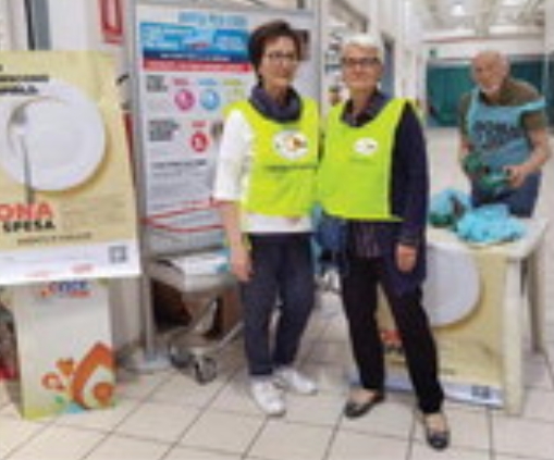 CARMAGNOLA – Dona la spesa ha regalato 68 scatole di alimentari CARMAGNOLA – Dona la spesa ha regalato 68 scatole di alimentari