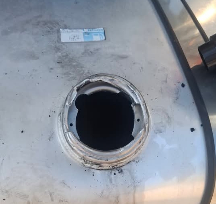CARMAGNOLA – La denuncia di un autotrasportatore: gasolio rubato dal serbatoio del tir CARMAGNOLA – La denuncia di un autotrasportatore: gasolio rubato dal serbatoio del tir