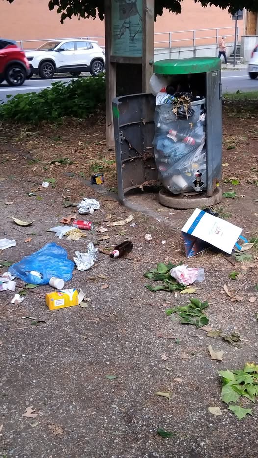 MONCALIERI – Lamentele per incuria sui giardini di via Juglaris