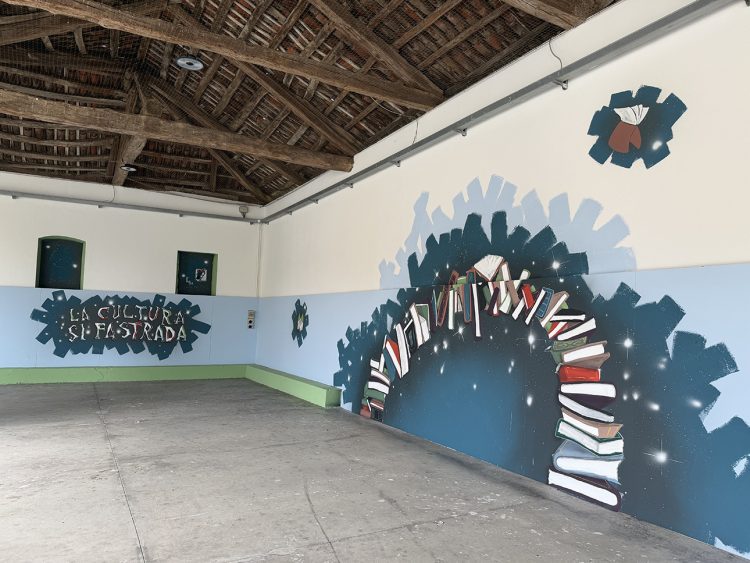 CARMAGNOLA – Inaugurato al Parco La Vigna il graffito letterario «La cultura si fa strada»