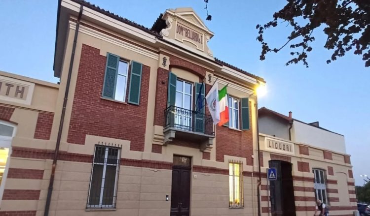 TROFARELLO – Mostra ‘In un mare di infinite onde’