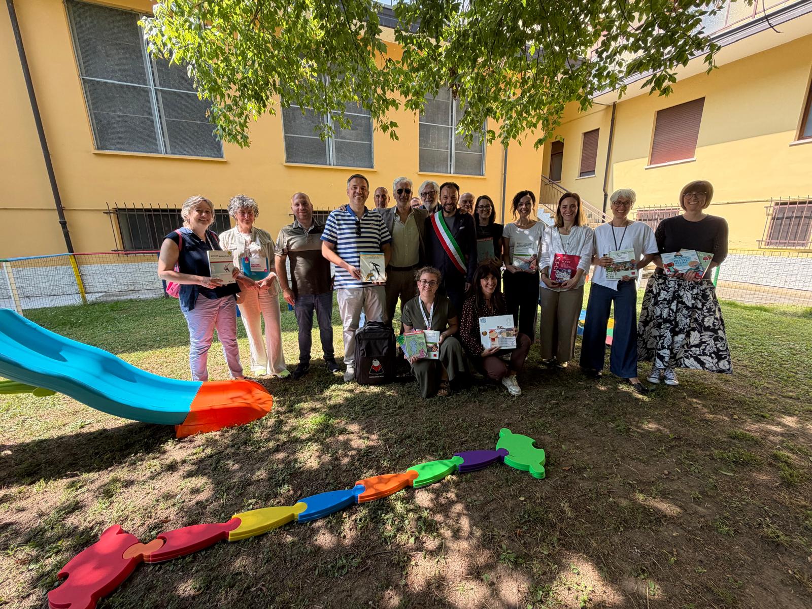 SANTENA – Comune e biblioteca donano al centro autismo nuove attrezzature