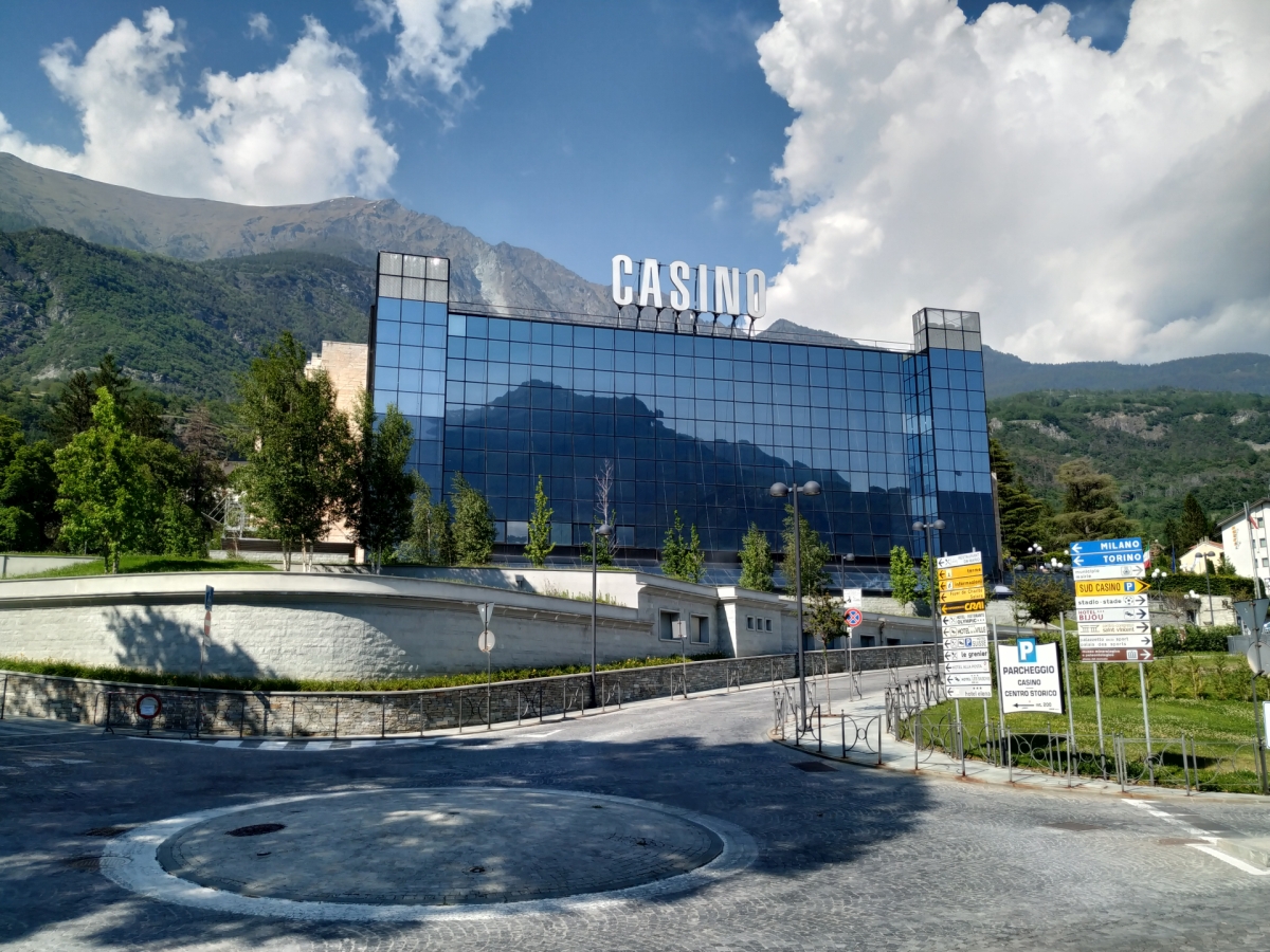 Riciclaggio: in seguito all’inchieste che coinvolge anche delle ditte locali il Casinò di Saint Vincent resta in amministrazione giudiziaria Riciclaggio: in seguito all’inchieste che coinvolge anche delle ditte locali il Casinò di Saint Vincent resta in amministrazione giudiziaria