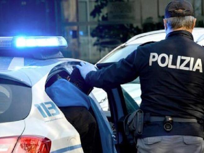Arrestato per detenzione di droga e resistenza Arrestato per detenzione di droga e resistenza