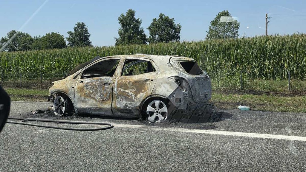 CARMAGNOLA – Auto in fiamme sulla Torino-Savona