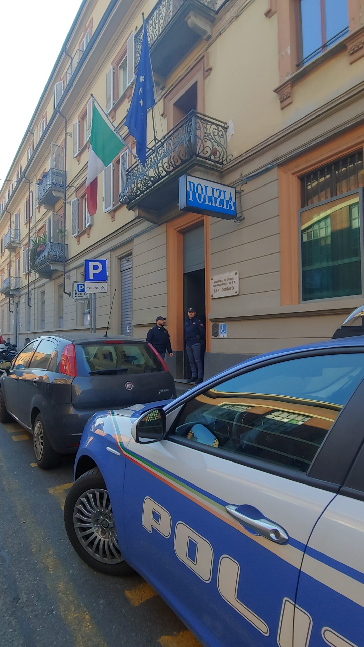 18 enne arrestato dopo essere stato sorpreso a cedere cocaina. Il giovane pusher si spostava in monopattino 18 enne arrestato dopo essere stato sorpreso a cedere cocaina. Il giovane pusher si spostava in monopattino