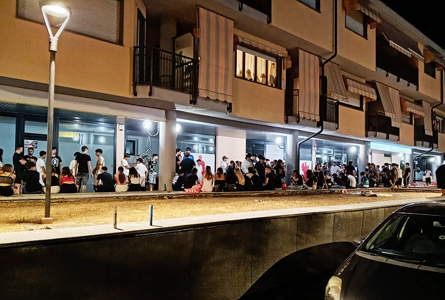 In centinaia a Trofarello ieri sera per ricordare Andrea Salvati In centinaia a Trofarello ieri sera per ricordare Andrea Salvati