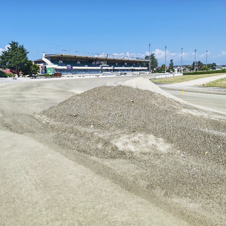 VINOVO – L’ippodromo sotto i ferri in vista della ripresa