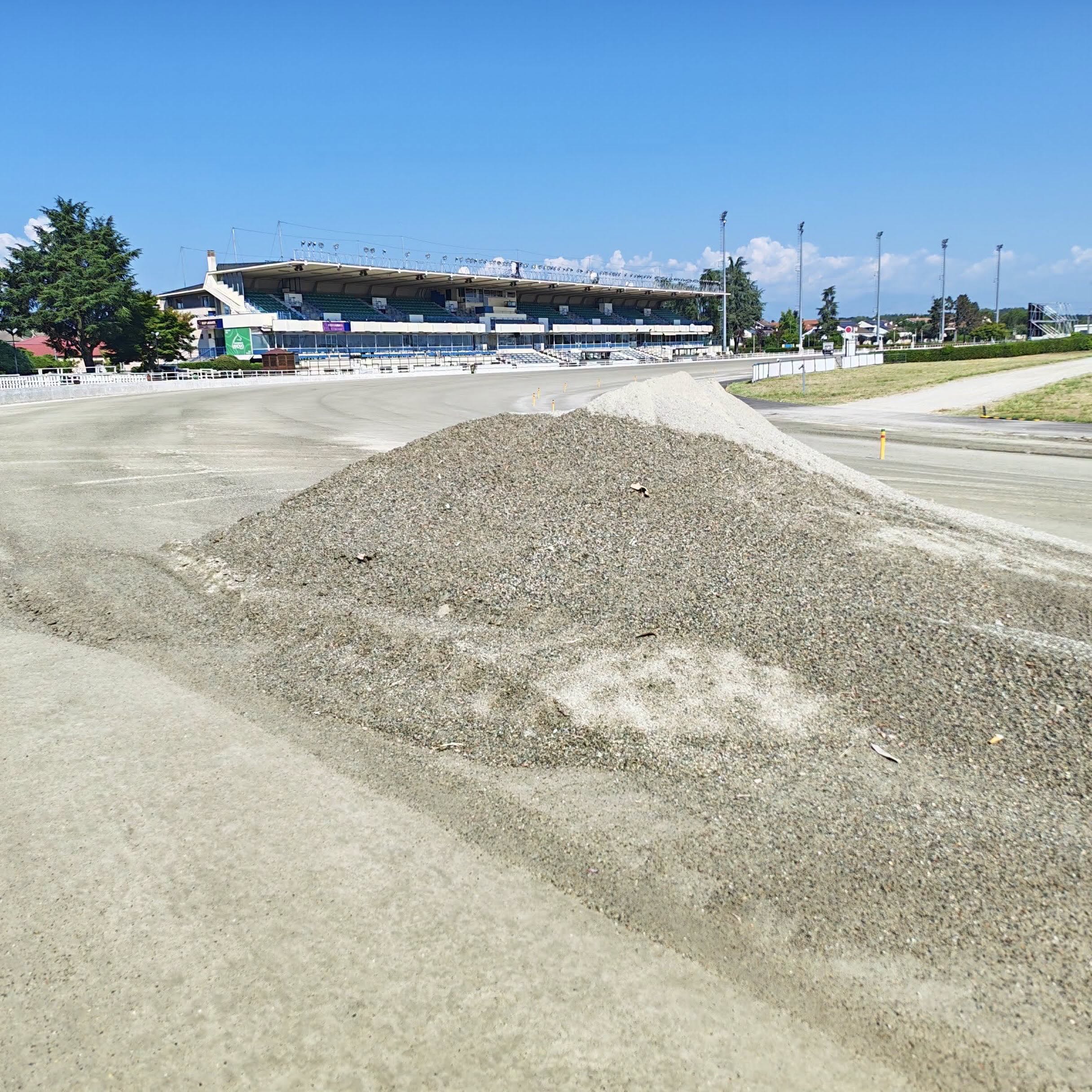 VINOVO – L’ippodromo sotto i ferri in vista della ripresa VINOVO – L’ippodromo sotto i ferri in vista della ripresa