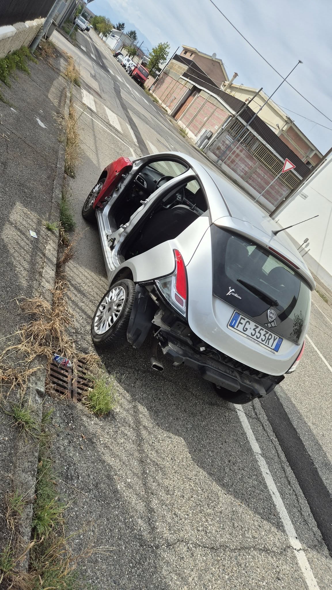 NICHELINO – Auto rubata a Torino e trovata spolpata in zona industriale