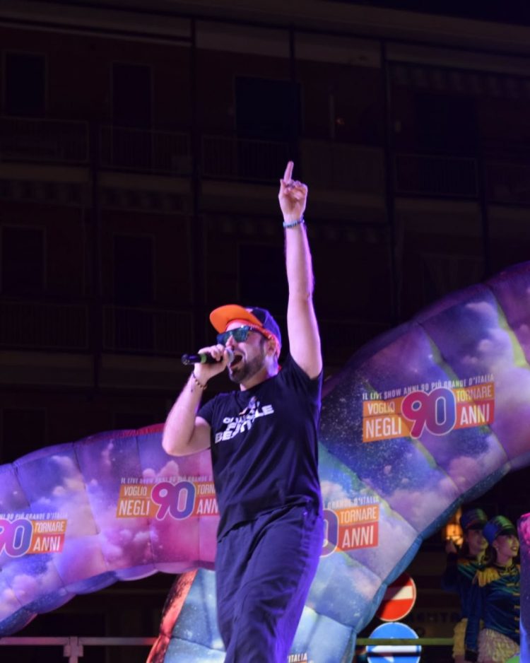 SANTENA – Con la nuova piazza Martiri anche un concerto