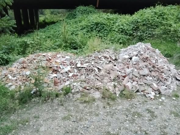 MONCALIERI – Continuano gli scarichi lungo il Chisola MONCALIERI – Continuano gli scarichi lungo il Chisola