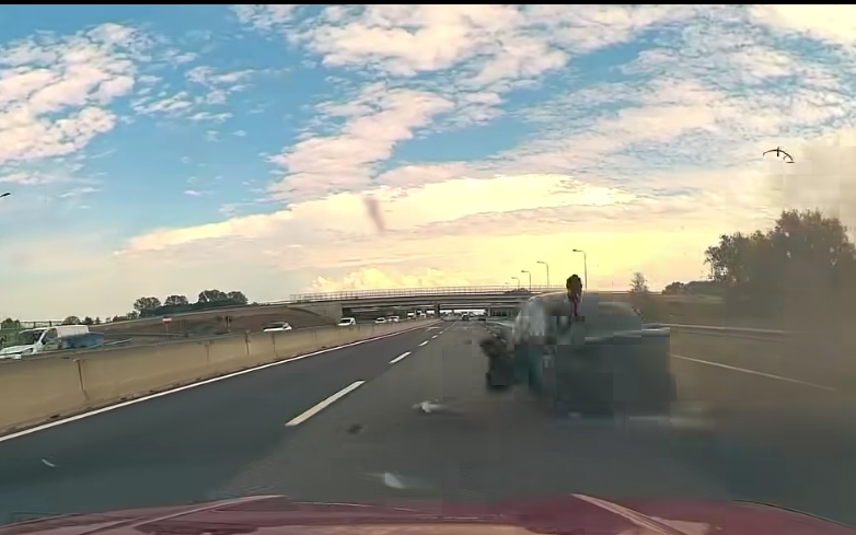LA LOGGIA – La paura in tangenziale ripresa da una dashcam: violento incidente in diretta