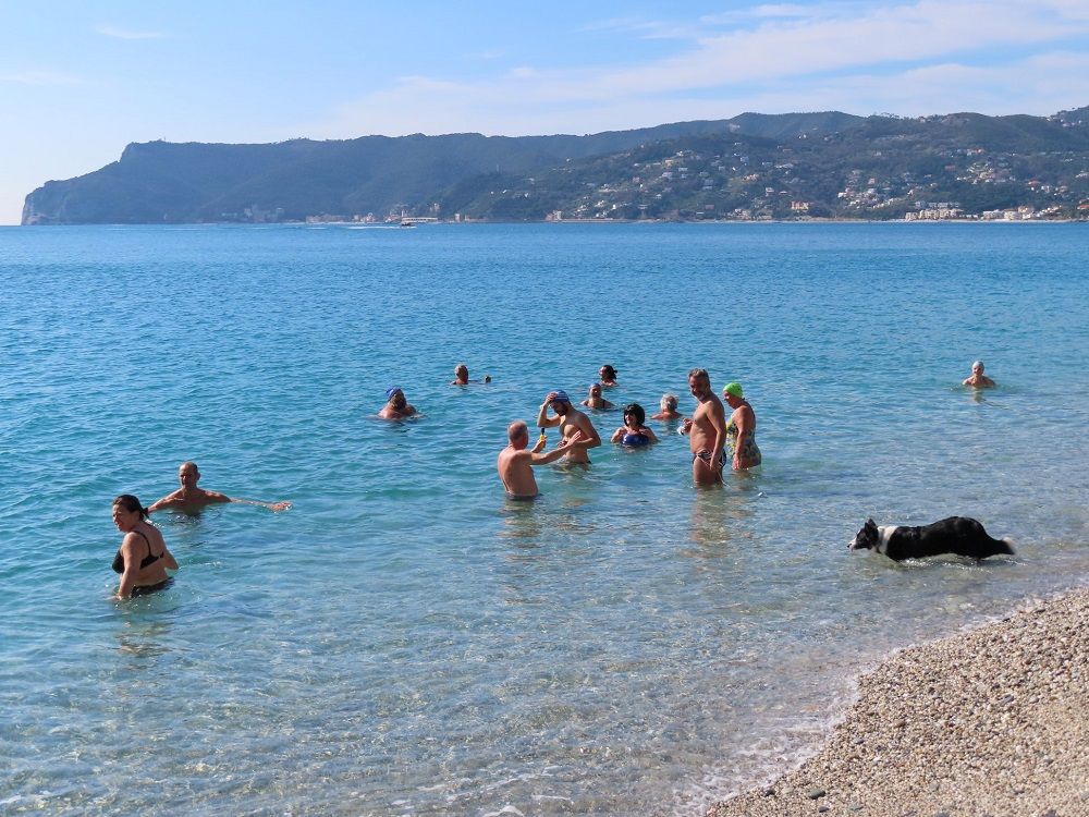 LA LOGGIA – Cimento in mare per Alex Uggé LA LOGGIA – Cimento in mare per Alex Uggé