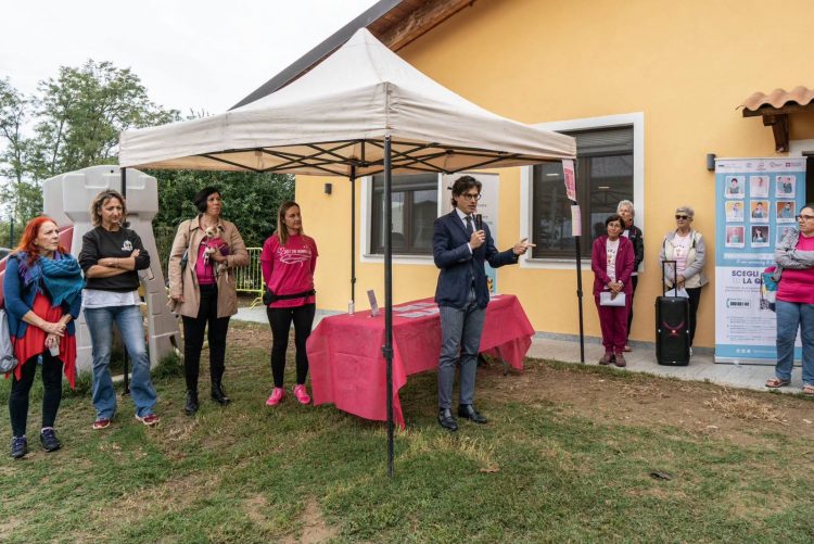 SANTENA – Successo per la camminata dedicata all’Ottobre Rosa