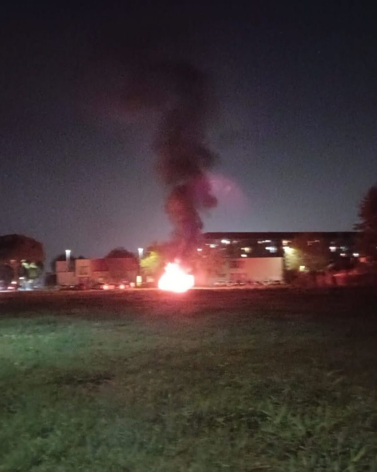 NICHELINO – Auto a fuoco in via Trento