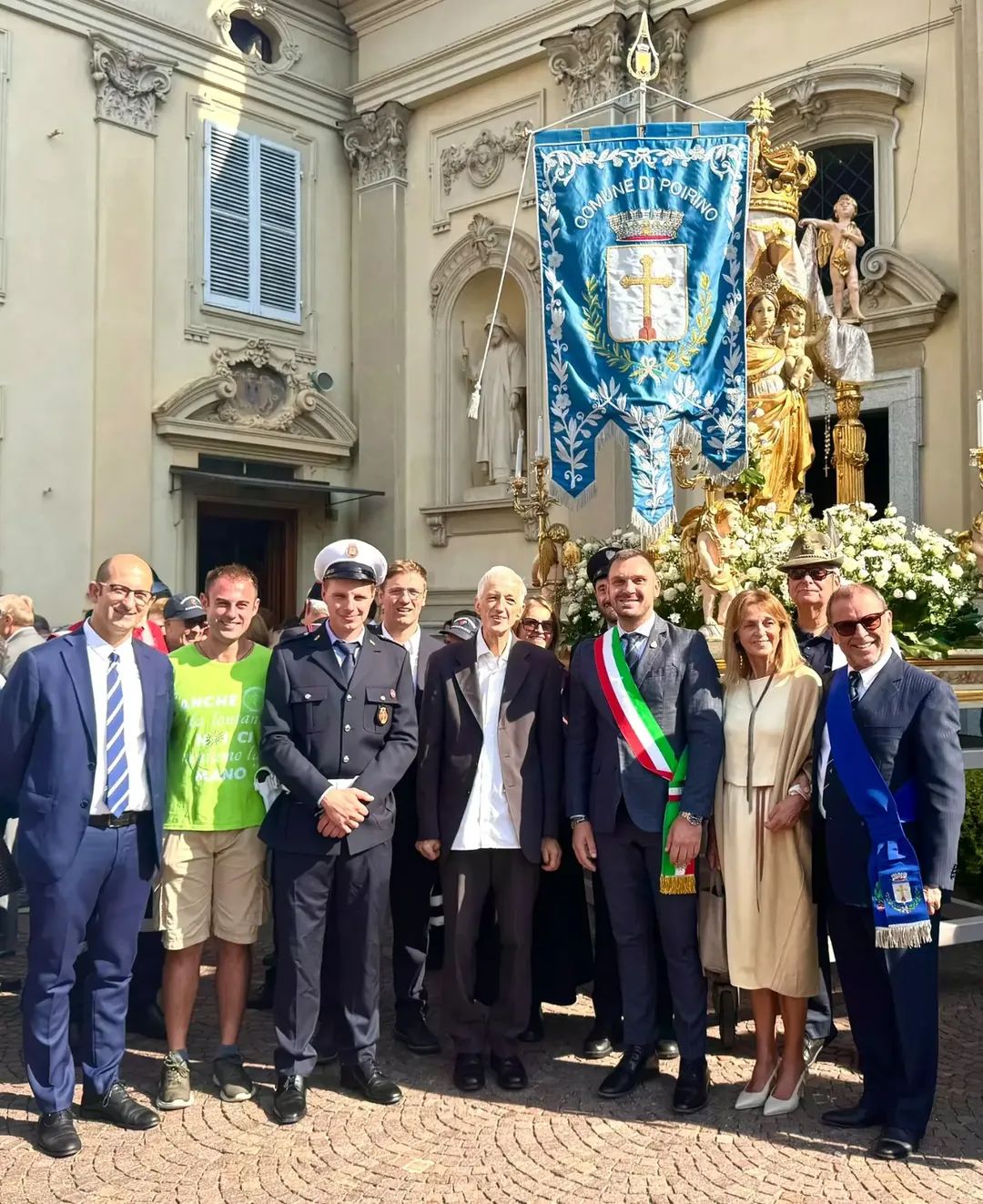 POIRINO – La comunità saluta don Cravero