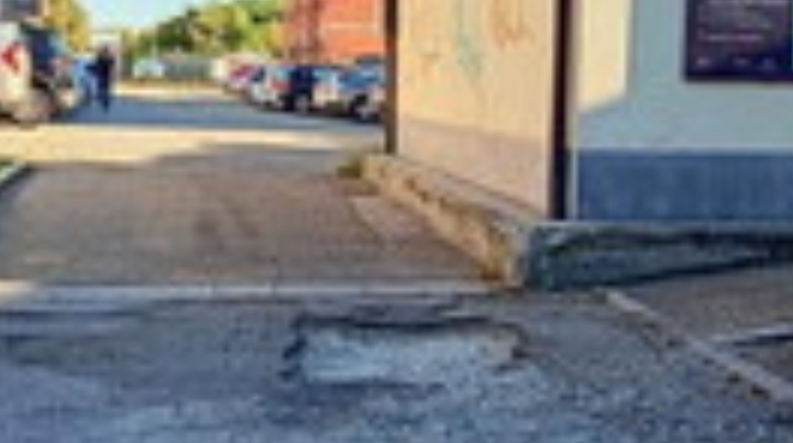 MONCALIERI – Buca in uscita dal parcheggio della stazione MONCALIERI – Buca in uscita dal parcheggio della stazione